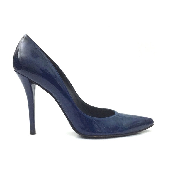 Stuart Weitzman Patent Leather Pointed-Toe Pumps - Picture 3 of 8